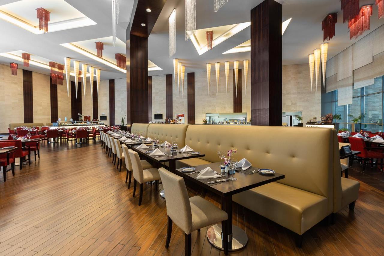 Crowne Plaza Riyadh - Rdc Hotel & Convention By Ihg Esterno foto The restaurant