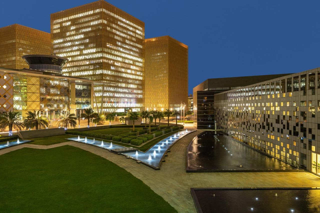 Crowne Plaza Riyadh - Rdc Hotel & Convention By Ihg Esterno foto The University of Pretoria's Faculty of Law