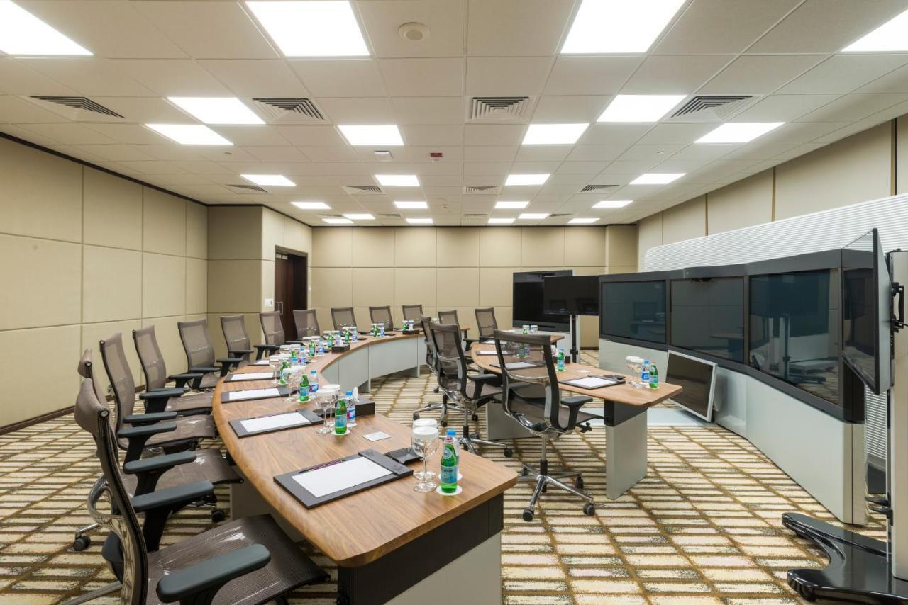 Crowne Plaza Riyadh - Rdc Hotel & Convention By Ihg Esterno foto Meeting room