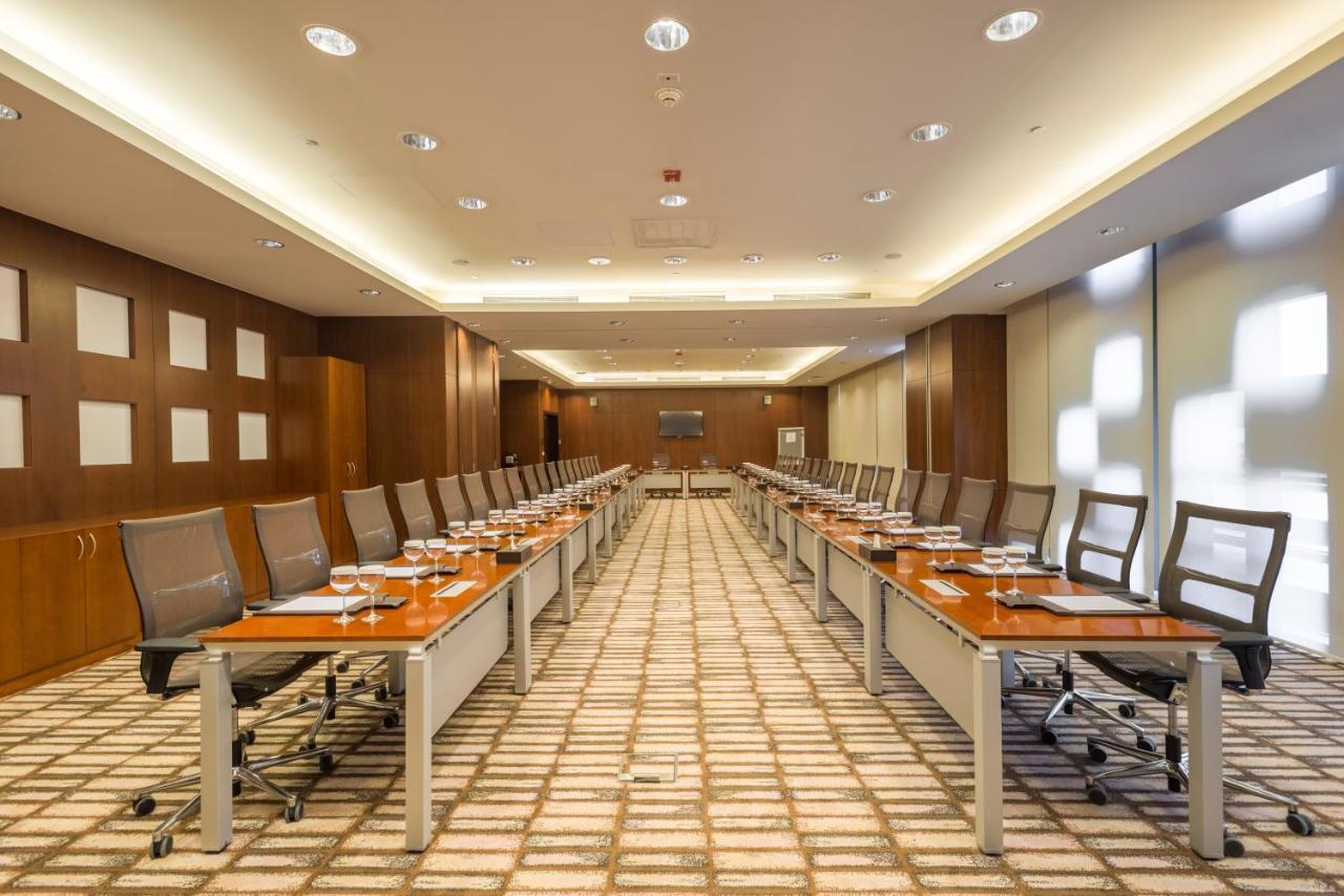 Crowne Plaza Riyadh - Rdc Hotel & Convention By Ihg Esterno foto Meeting room