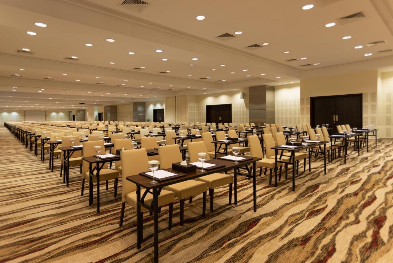 Crowne Plaza Riyadh - Rdc Hotel & Convention By Ihg Esterno foto The ballroom