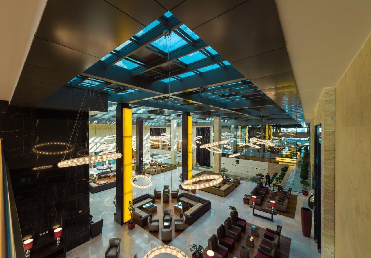 Crowne Plaza Riyadh - Rdc Hotel & Convention By Ihg Esterno foto The lobby of the hotel