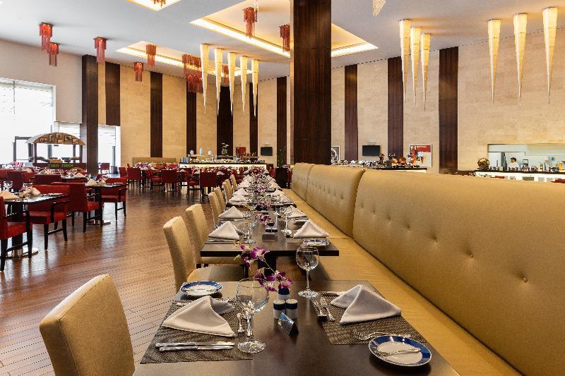Crowne Plaza Riyadh - Rdc Hotel & Convention By Ihg Esterno foto The restaurant
