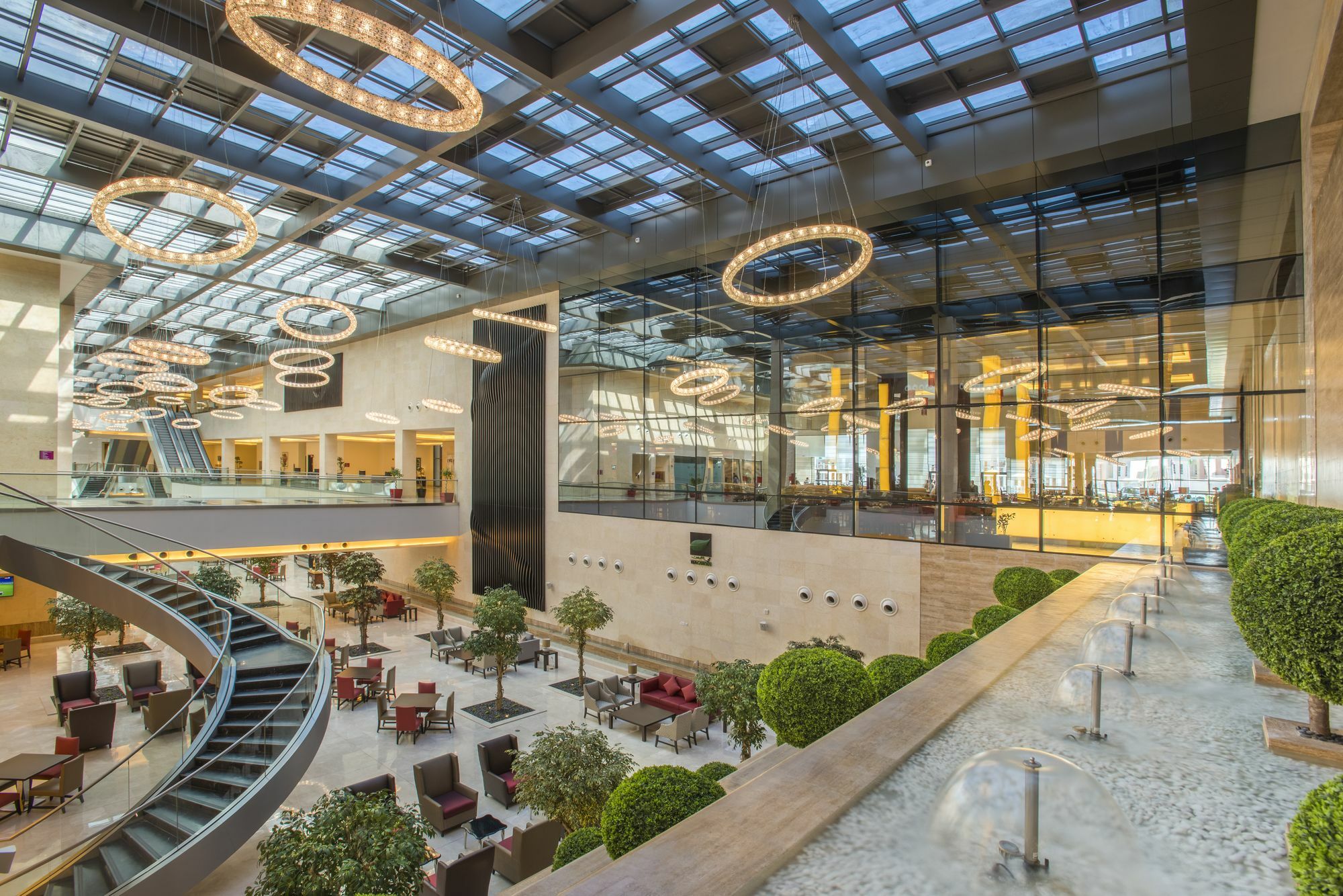 Crowne Plaza Riyadh - Rdc Hotel & Convention By Ihg Esterno foto The lobby of the hotel